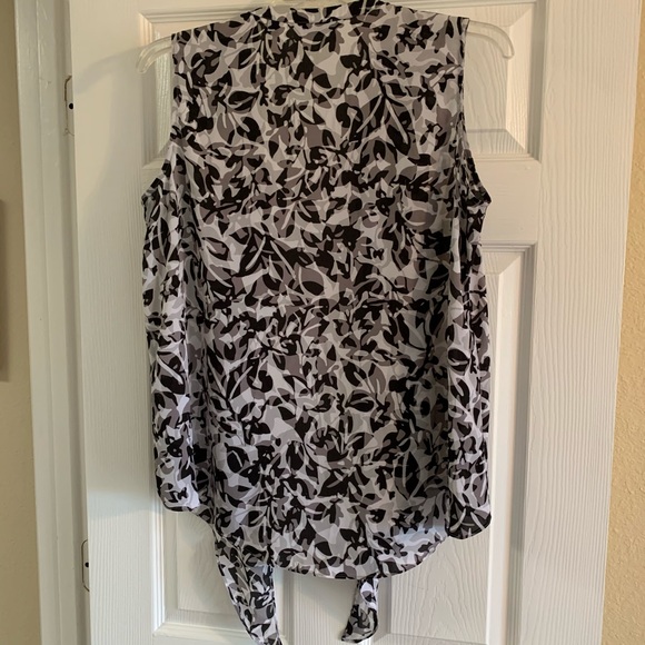 Donated Investments sleeveless blouse - Picture 3 of 6